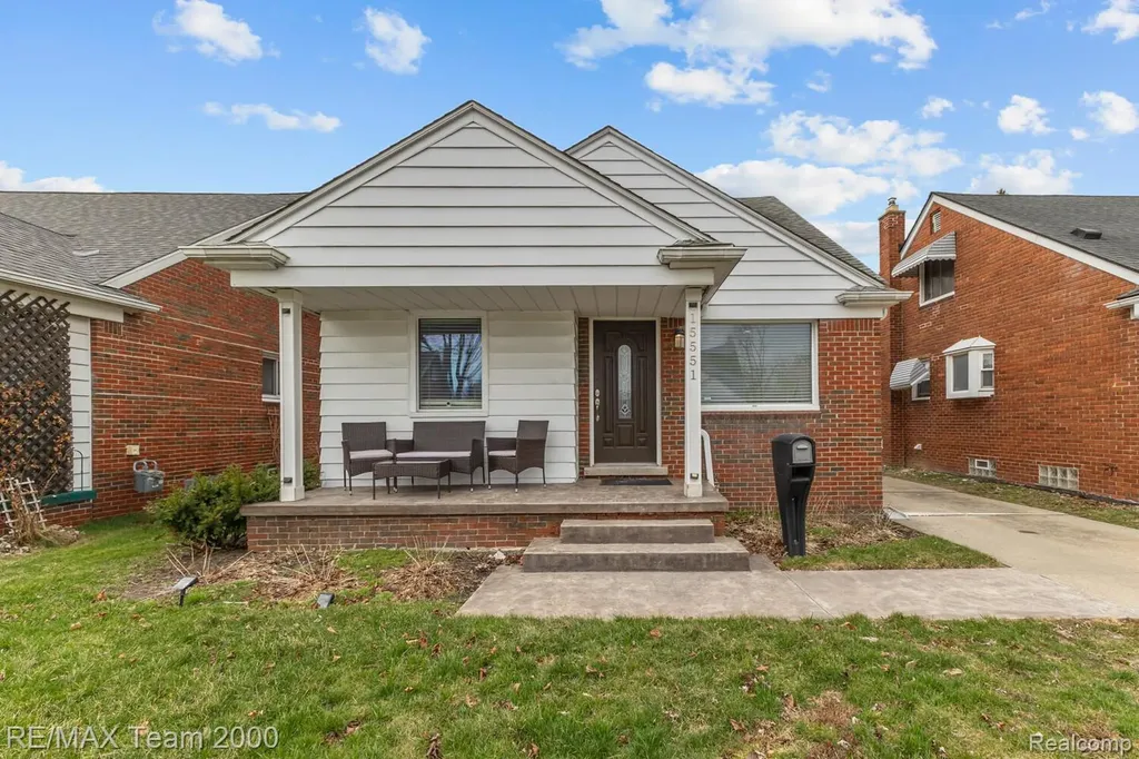 15551 Warwick Avenue Allen Park City MI 48101