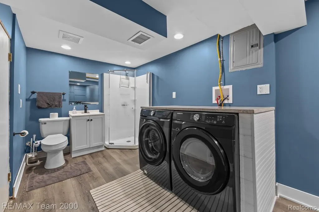 15551 Warwick Avenue Allen Park City MI 48101
