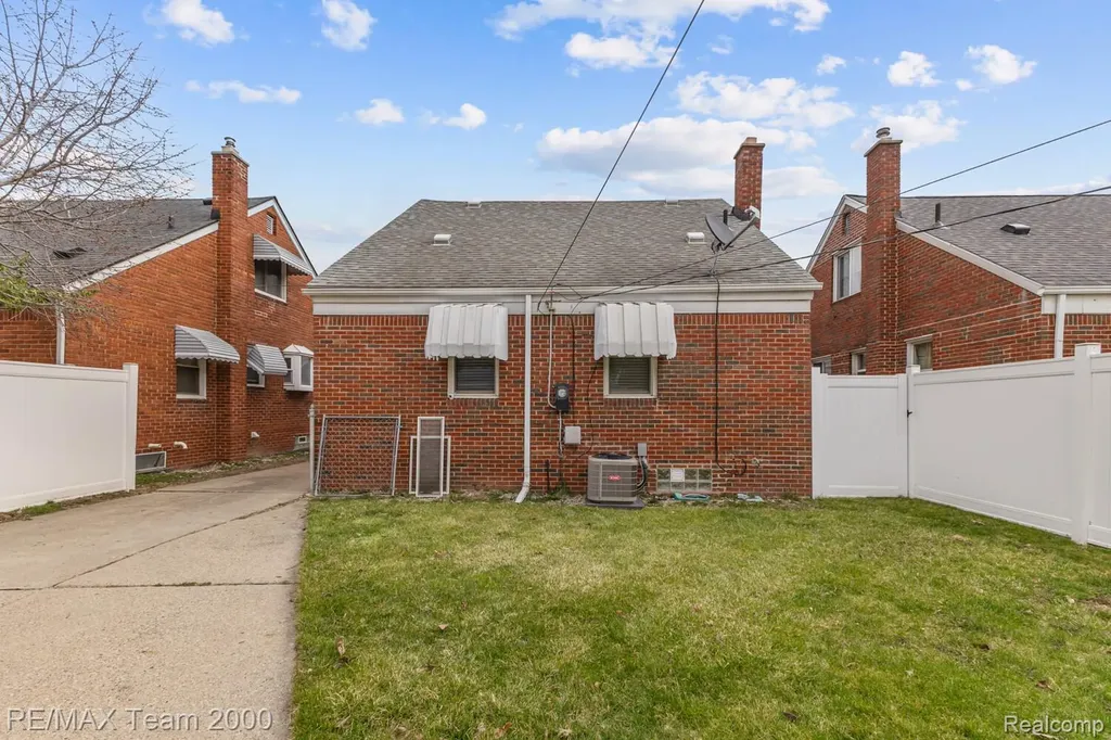 15551 Warwick Avenue Allen Park City MI 48101