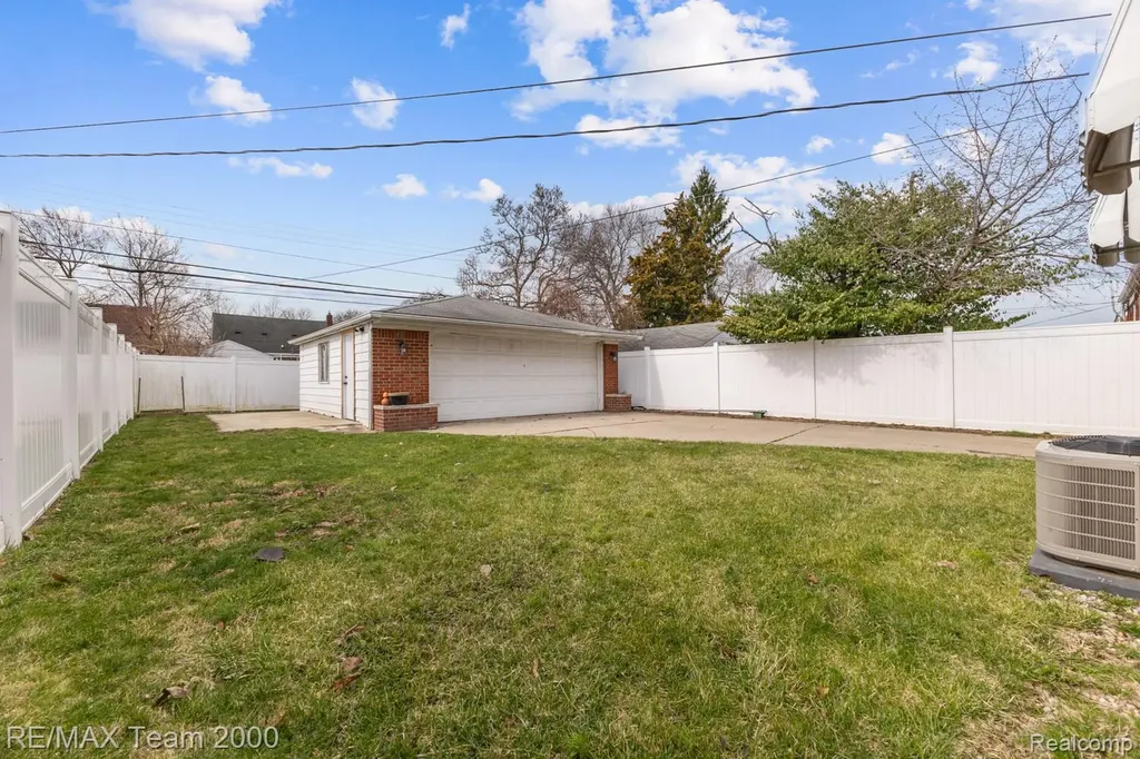 15551 Warwick Avenue Allen Park City MI 48101