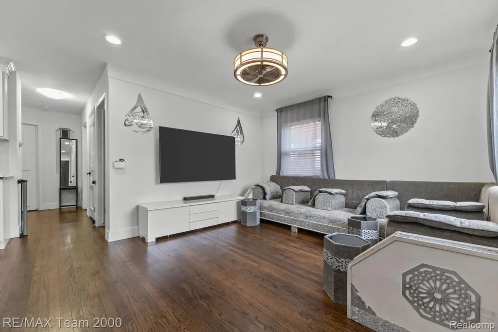15551 Warwick Avenue Allen Park City MI 48101