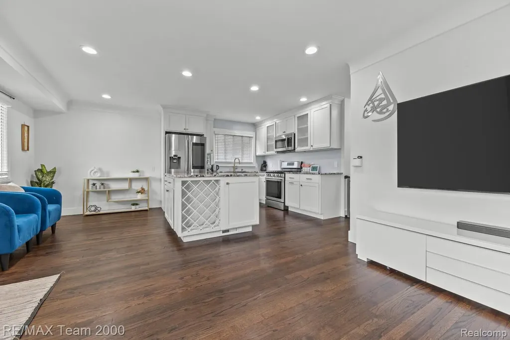 15551 Warwick Avenue Allen Park City MI 48101