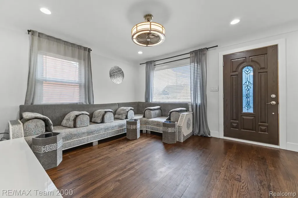 15551 Warwick Avenue Allen Park City MI 48101