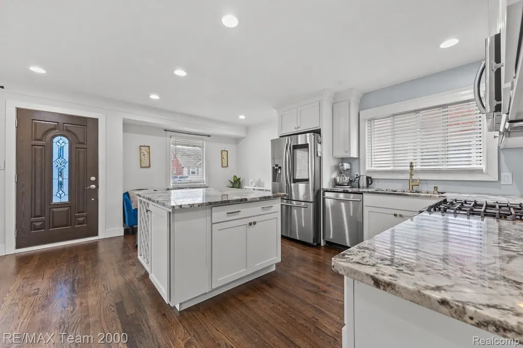 15551 Warwick Avenue Allen Park City MI 48101