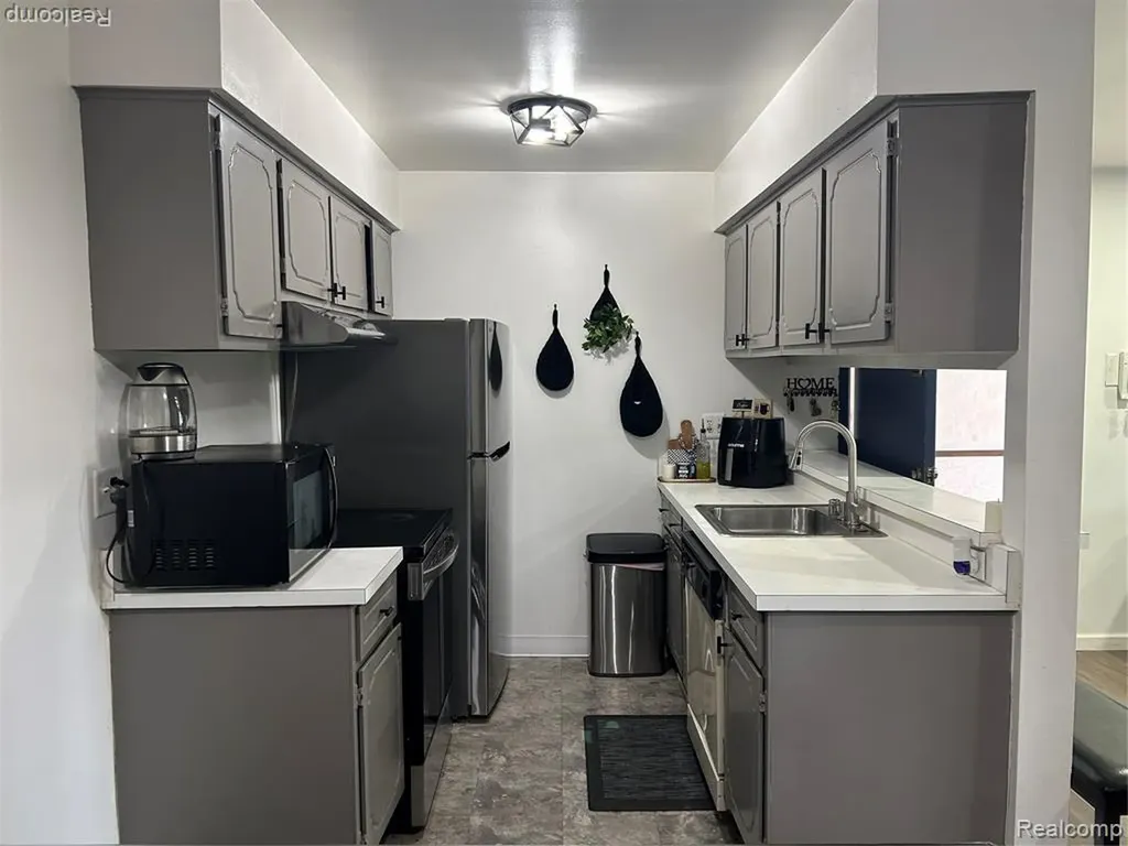 34751 S Kimberly Drive Sterling Heights City MI 48312