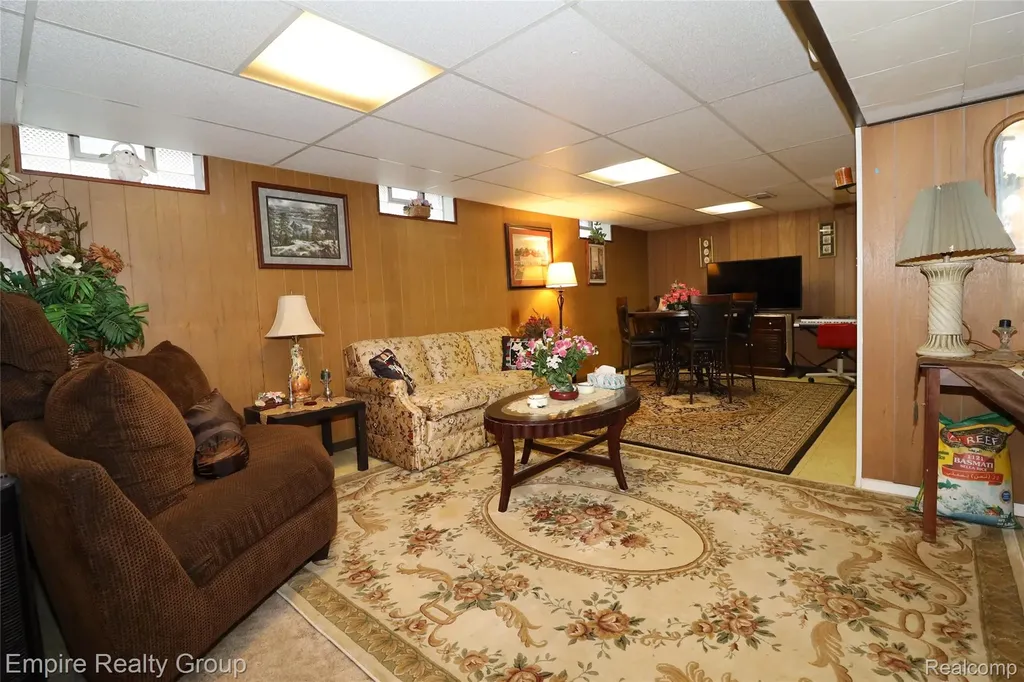 25046 Stanford Street Dearborn Heights City MI 48125