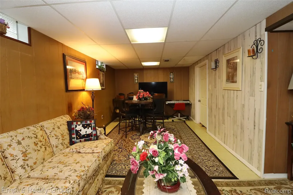 25046 Stanford Street Dearborn Heights City MI 48125
