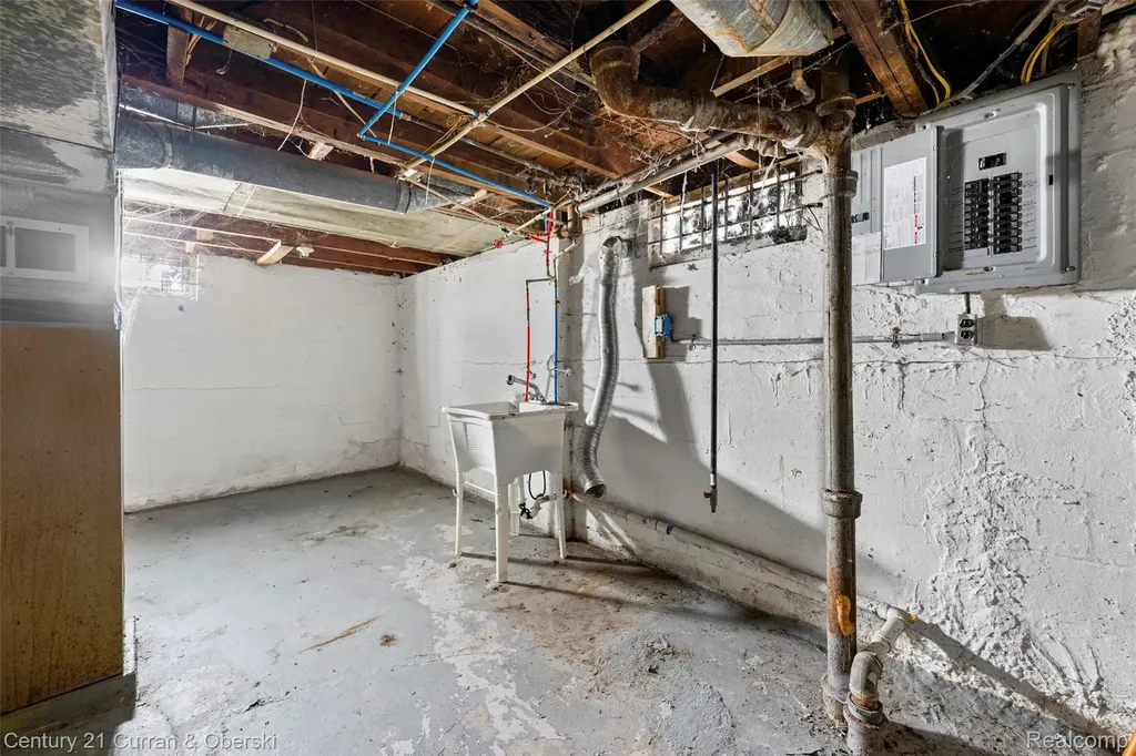 8468 Minock Street Detroit City MI 48228