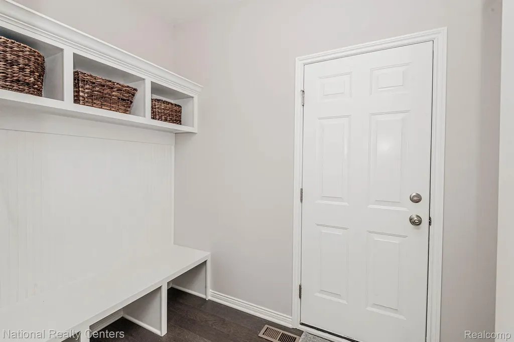 1028 Rochawies Drive Oakland Charter Township MI 48363