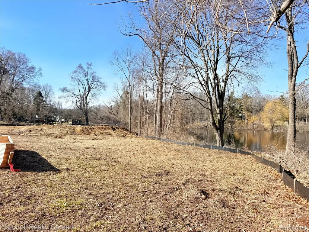 1028 Rochawies Drive Oakland Charter Township MI 48363
