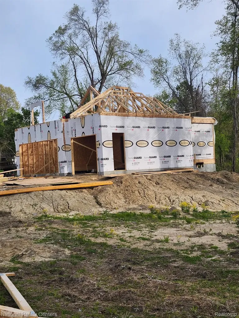 1028 Rochawies Drive Oakland Charter Township MI 48363