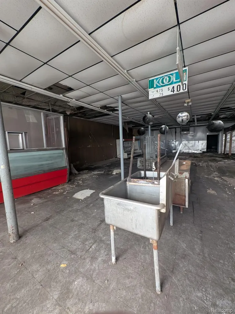 10516 W. Chicago Detroit City MI 48228