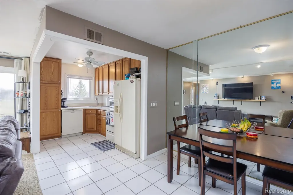 517 Country Club Drive St. Clair Shores City MI 48082