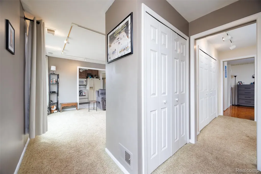 517 Country Club Drive St. Clair Shores City MI 48082