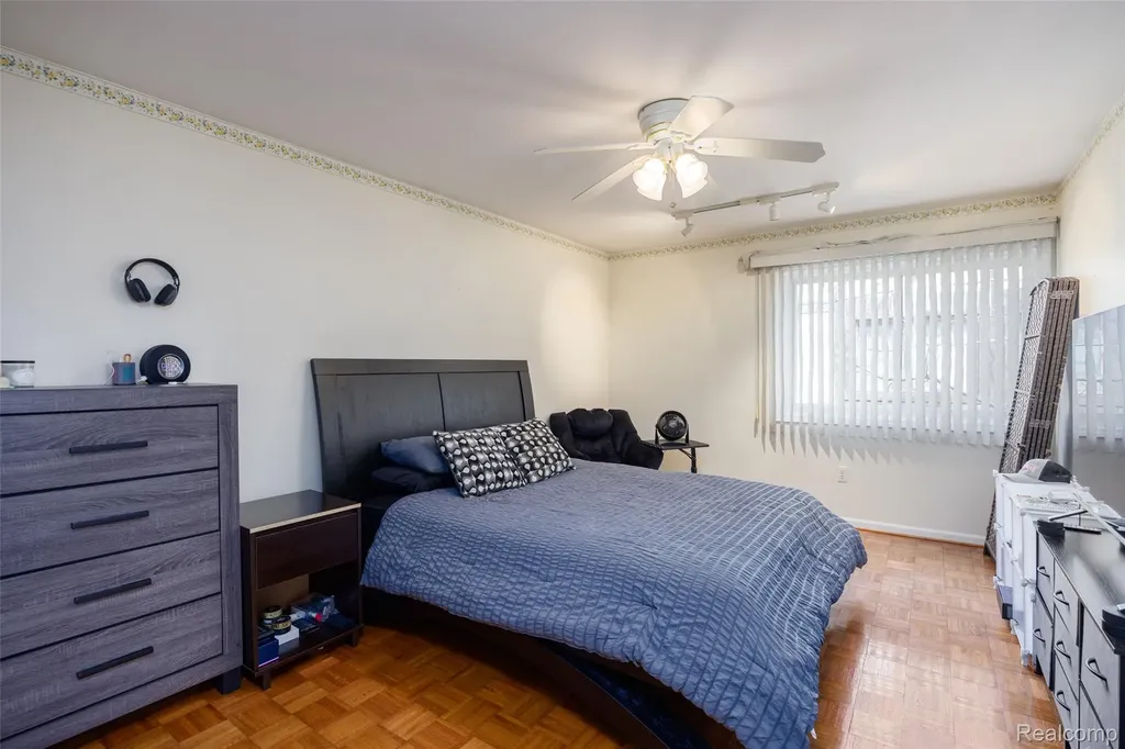517 Country Club Drive St. Clair Shores City MI 48082