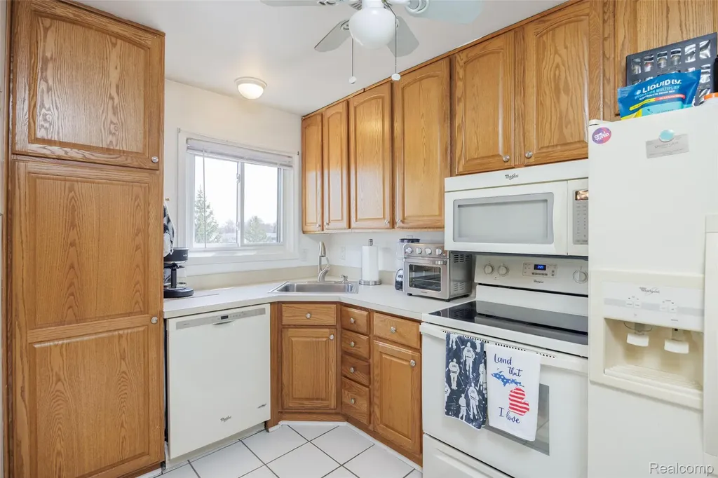 517 Country Club Drive St. Clair Shores City MI 48082