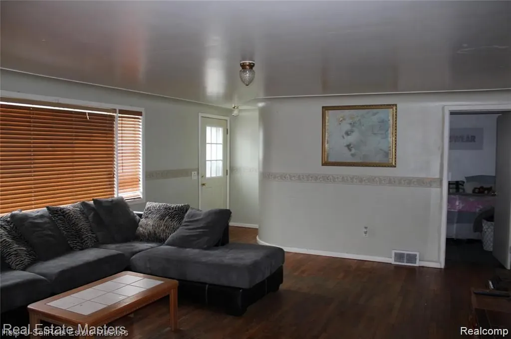 4265 Pine Grove Avenue Fort Gratiot Charter Township MI 48059
