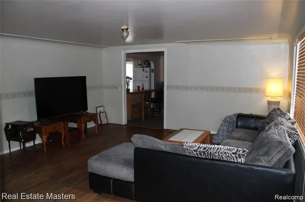 4265 Pine Grove Avenue Fort Gratiot Charter Township MI 48059