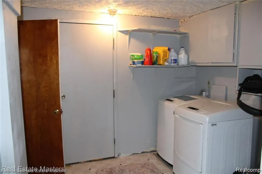 4265 Pine Grove Avenue Fort Gratiot Charter Township MI 48059