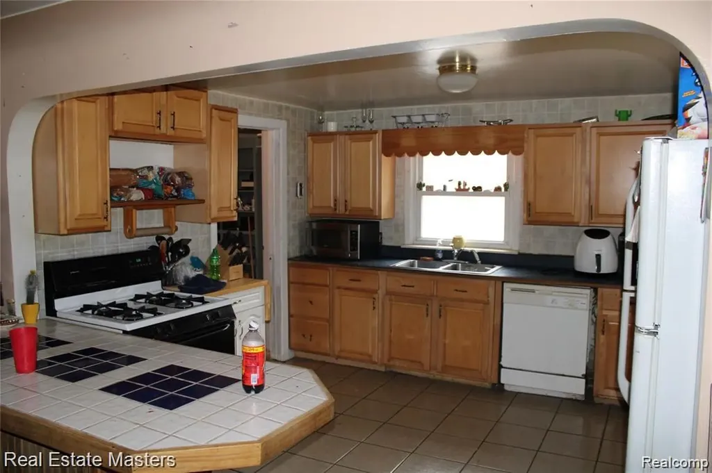 4265 Pine Grove Avenue Fort Gratiot Charter Township MI 48059