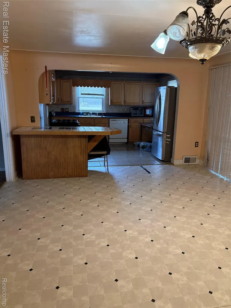 4265 Pine Grove Avenue Fort Gratiot Charter Township MI 48059