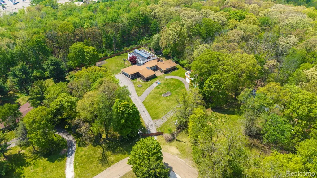 20551 Norwood Drive S Southfield City MI 48075