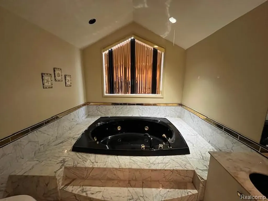 20551 Norwood Drive S Southfield City MI 48075