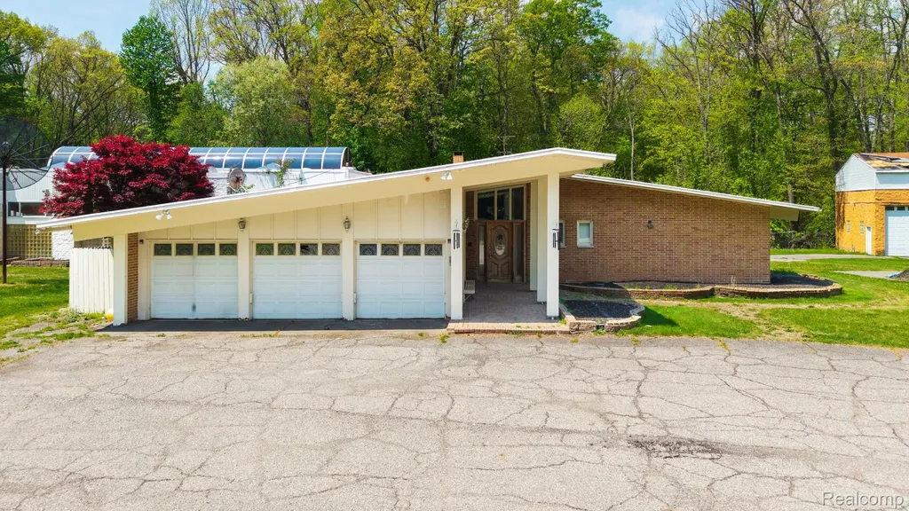 20551 Norwood Drive S Southfield City MI 48075