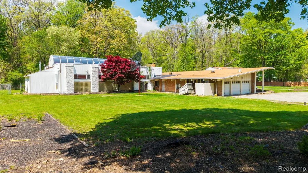 20551 Norwood Drive S Southfield City MI 48075