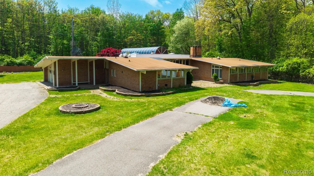 20551 Norwood Drive S Southfield City MI 48075