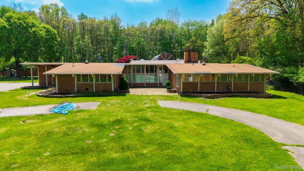 20551 Norwood Drive S Southfield City MI 48075