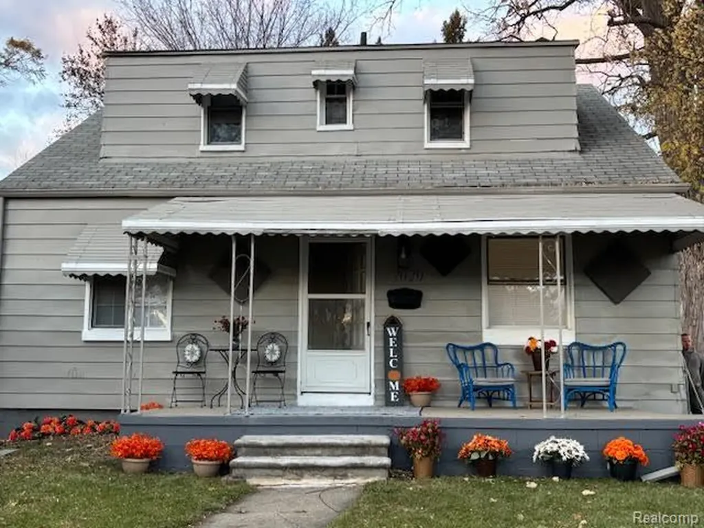 7029 Jackson Avenue Warren City MI 48091