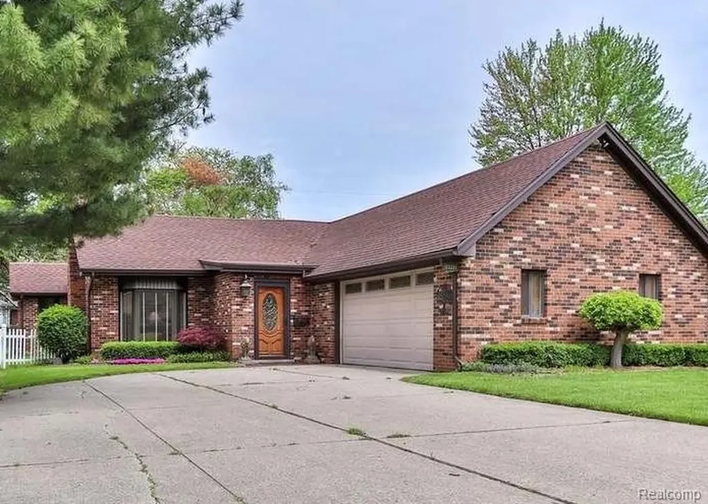 23211 Glenbrook Street St. Clair Shores City MI 48082