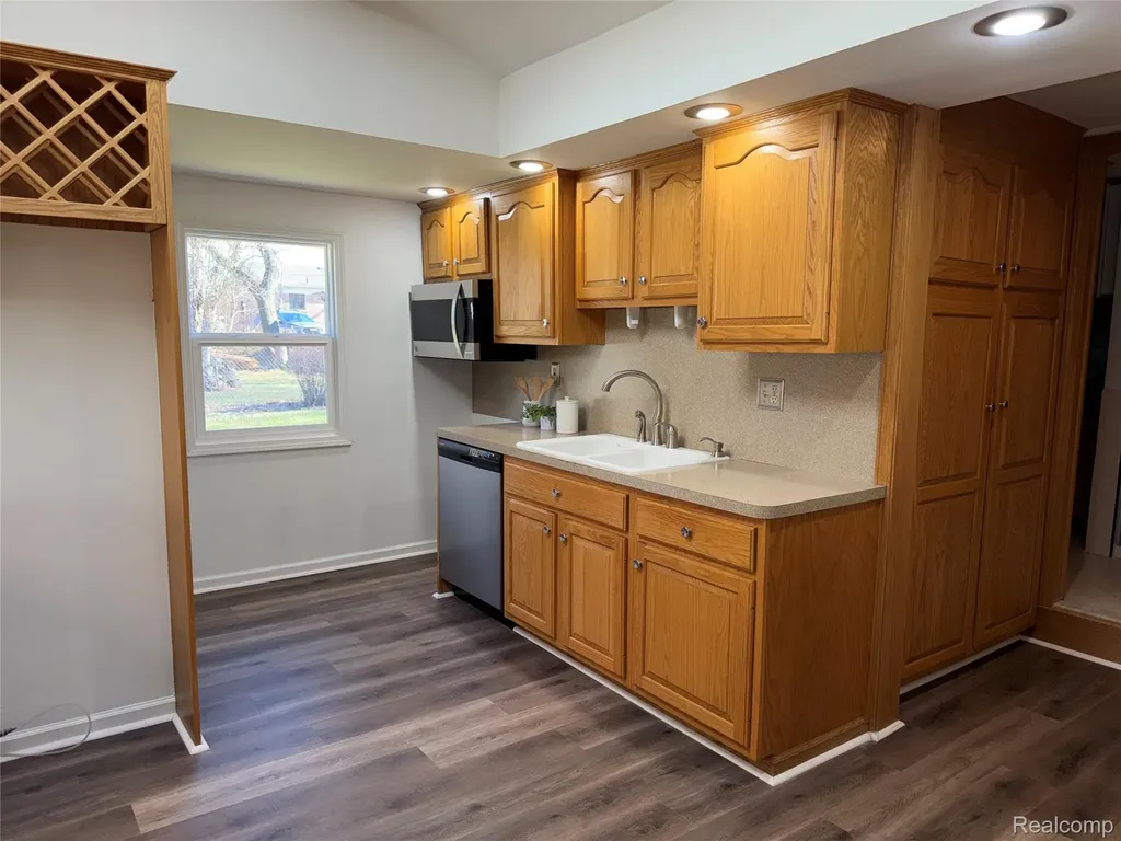 23211 Glenbrook Street St. Clair Shores City MI 48082