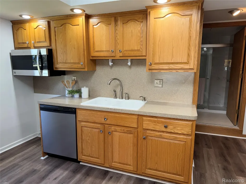 23211 Glenbrook Street St. Clair Shores City MI 48082