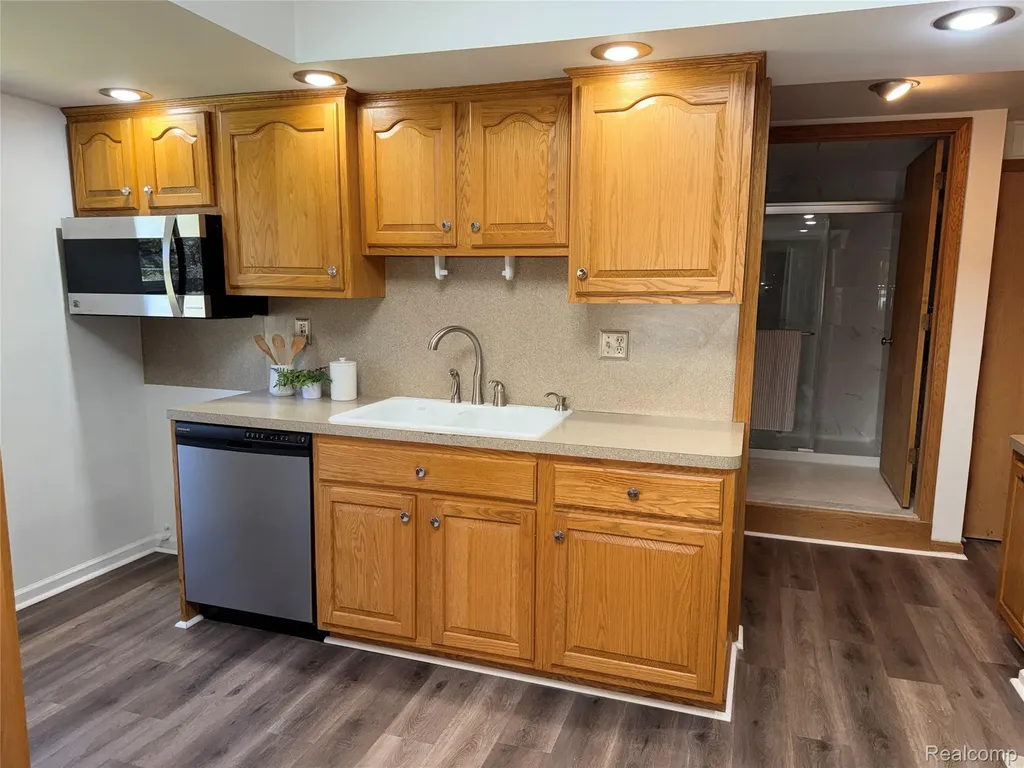 23211 Glenbrook Street St. Clair Shores City MI 48082