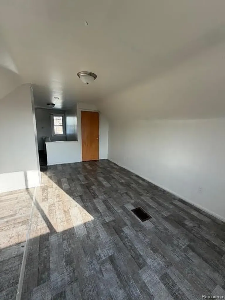 16828 W Chicago Street Detroit City MI 48228