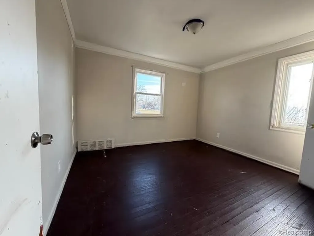 16828 W Chicago Street Detroit City MI 48228