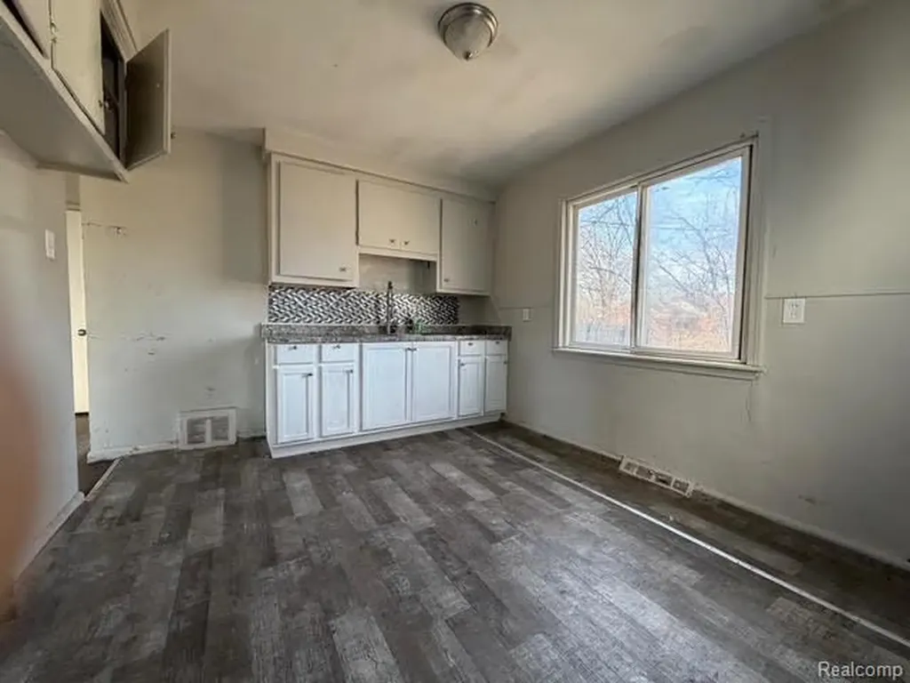 16828 W Chicago Street Detroit City MI 48228