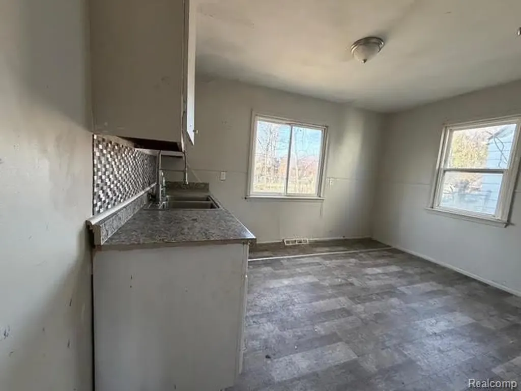 16828 W Chicago Street Detroit City MI 48228