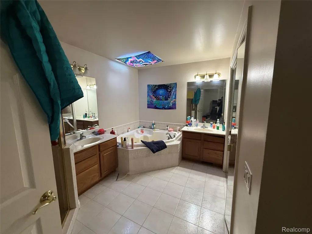 2097 Whispering Waters Pass Clayton Charter Township MI 48433