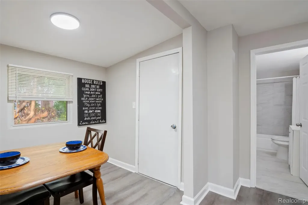 1672 Lafayette Boulevard Lincoln Park City MI 48146