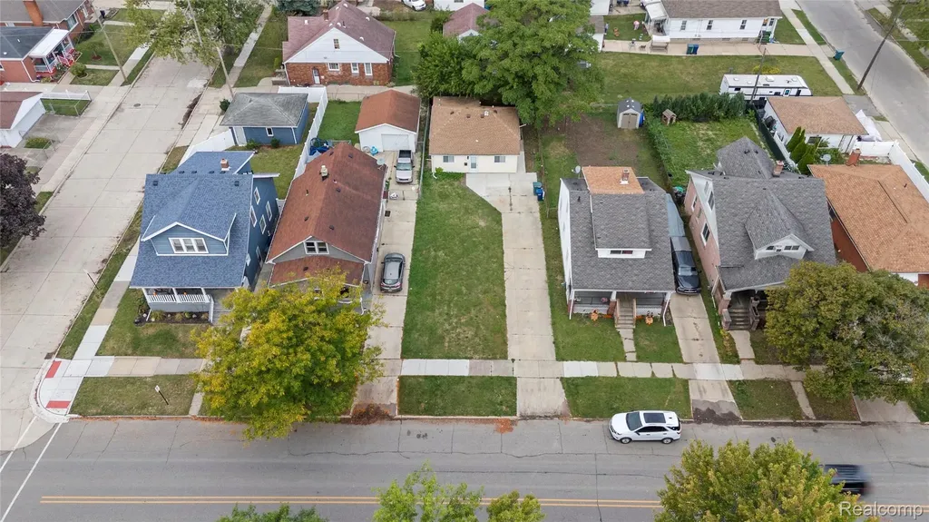 1672 Lafayette Boulevard Lincoln Park City MI 48146