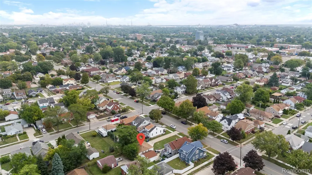1672 Lafayette Boulevard Lincoln Park City MI 48146