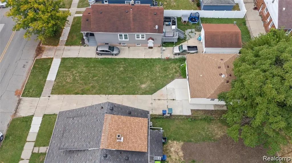 1672 Lafayette Boulevard Lincoln Park City MI 48146