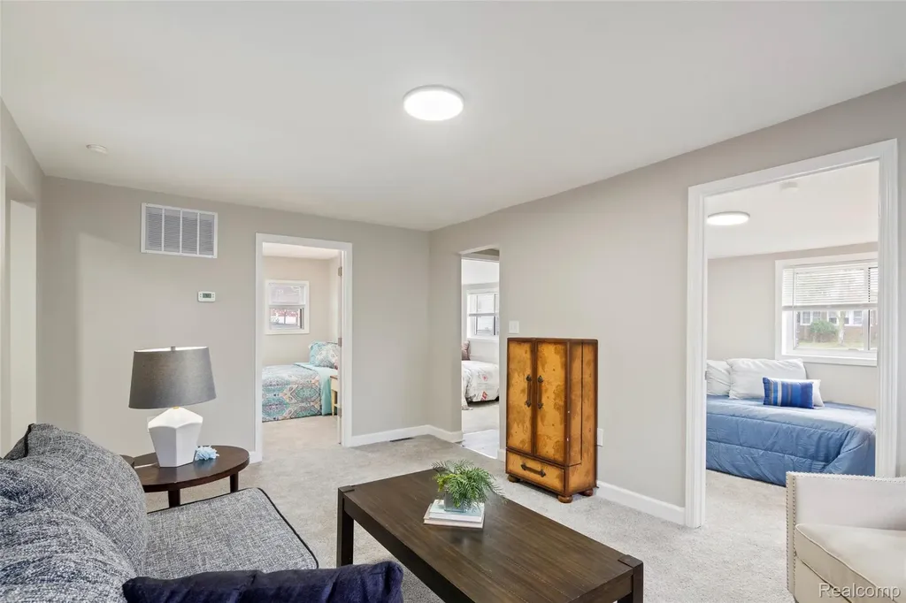 1672 Lafayette Boulevard Lincoln Park City MI 48146