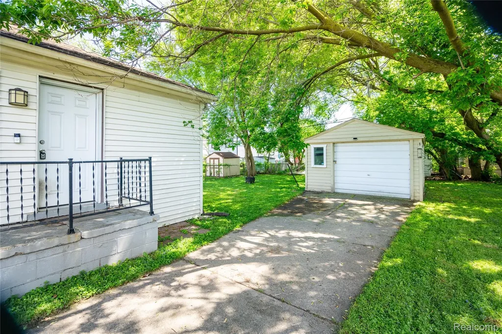 2170 Sonoma Street Ferndale City MI 48220