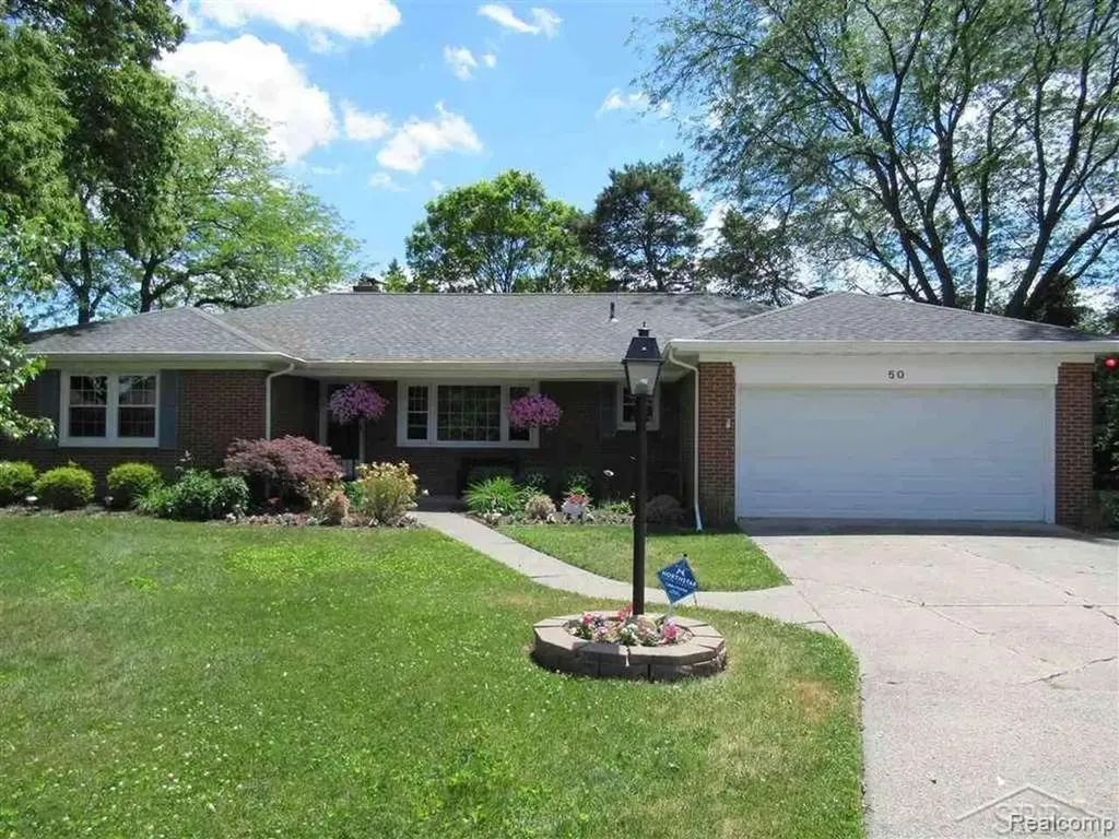 50 Shadyside Court Saginaw Charter Township MI 48638