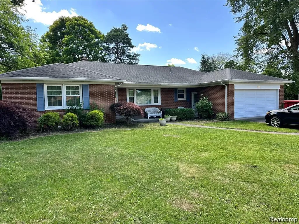 50 Shadyside Court Saginaw Charter Township MI 48638
