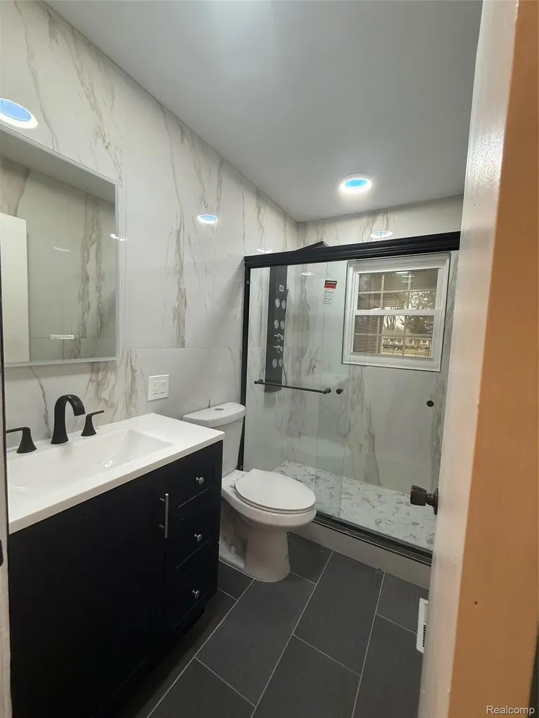 50 Shadyside Court Saginaw Charter Township MI 48638